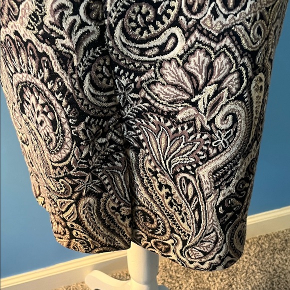 ECI Elegant Black and Cream Paisley Pencil Skirt, Size L - Picture 4 of 9